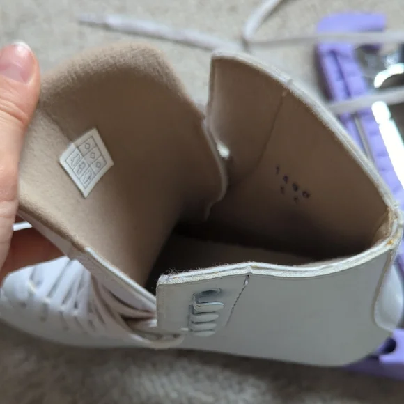 Jackson Women's White Ice Skates with Purple Guards - Picture 4 of 8